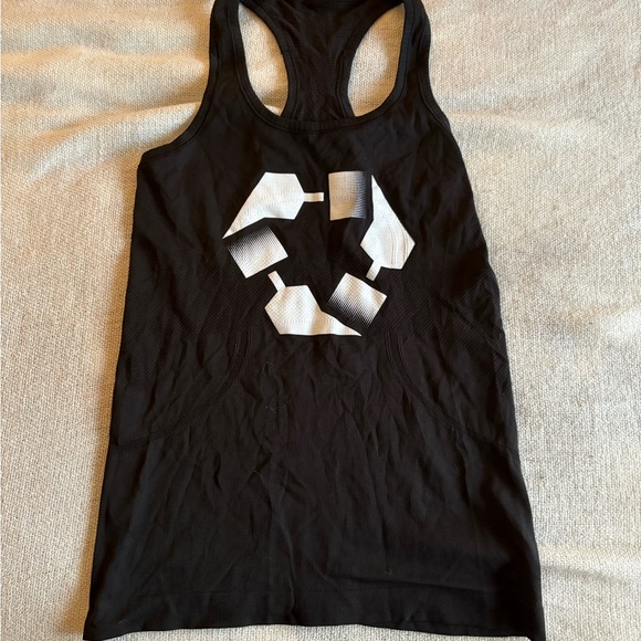 Lulu Lemon Tank - Picture 1 of 2